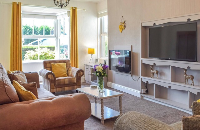 4 bedroom accommodation in New Quay