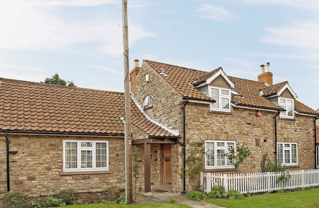 4 bedroom accommodation in Thornton-Le-Dale, near Pickering
