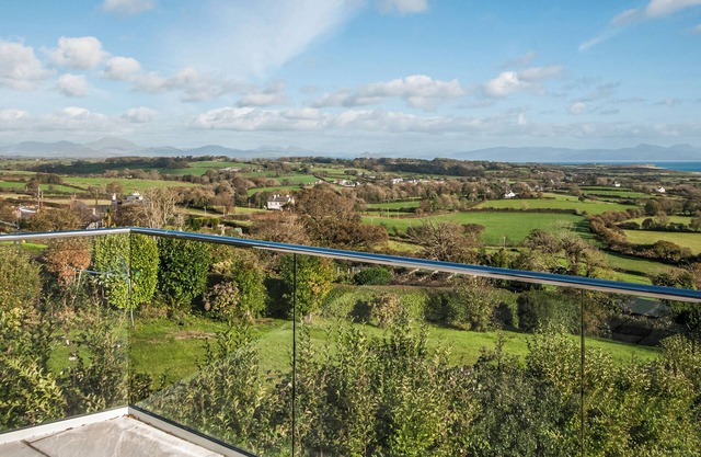 4 bedroom accommodation in Pwllheli
