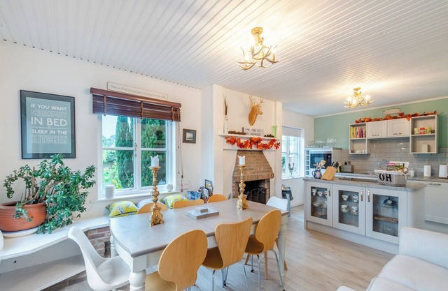 4 bedroom accommodation in Richmond