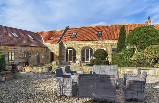 4 bedroom accommodation in Staithes