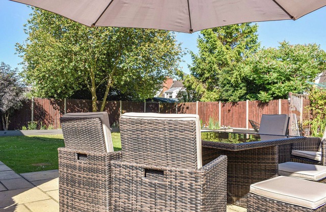 4 bedroom accommodation in Evesham