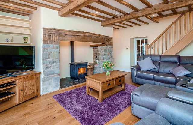 4 bedroom accommodation in Bwlch-y-ffridd, near Newtown