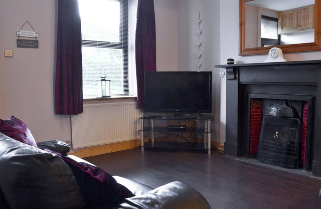4 bedroom accommodation in Bethesda, near Bangor