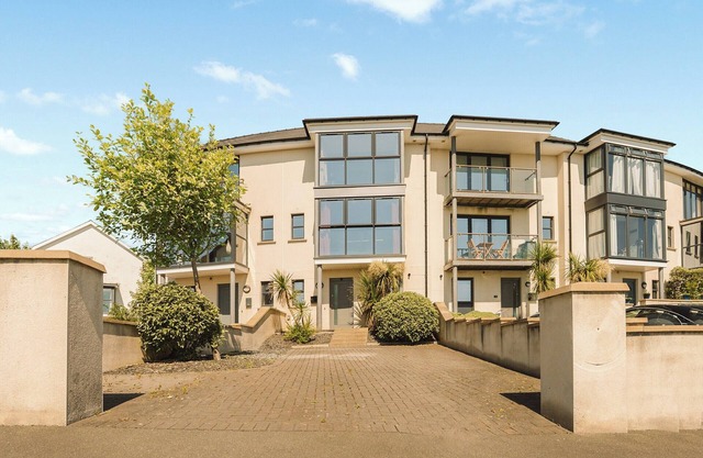 4 bedroom accommodation in Pennar