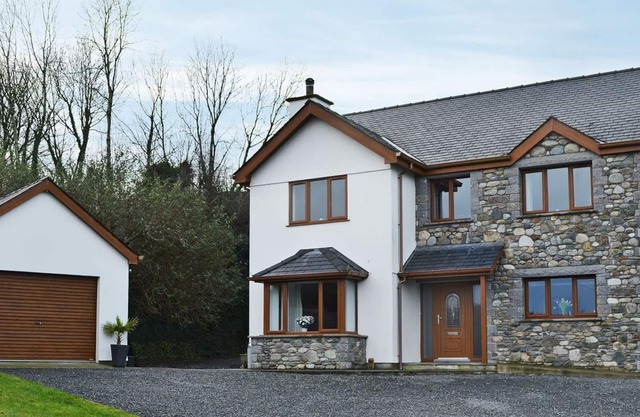4 bedroom accommodation in Talwrn