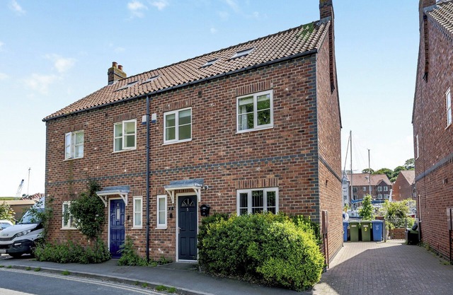4 bedroom accommodation in Whitby