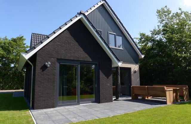 4 bedroom accommodation in De Koog