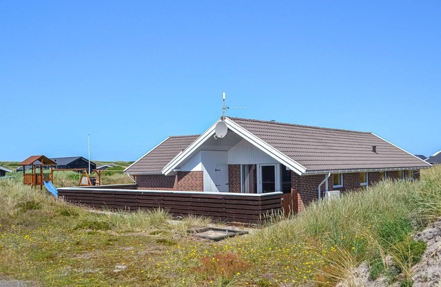 4 bedroom amazing home in Hvide Sande