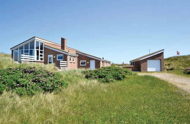 4 bedroom amazing home in Hvide Sande