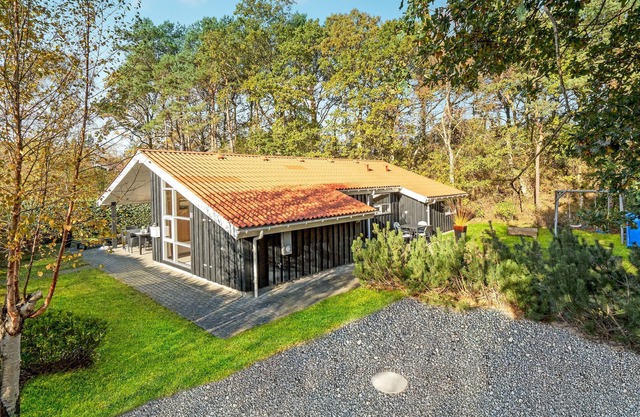 4 bedroom amazing home in Hadsund