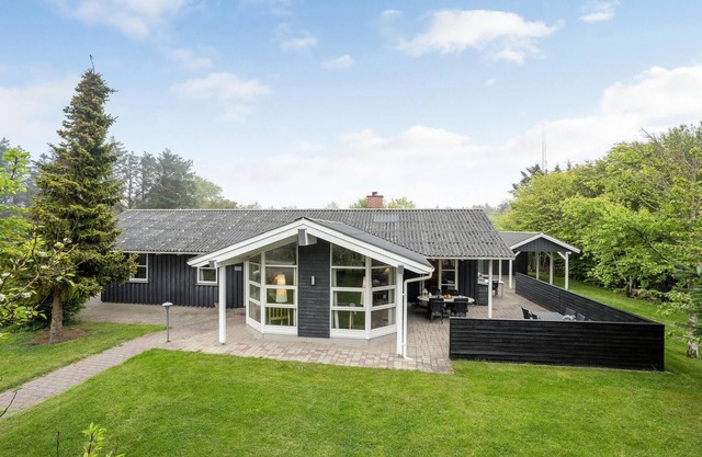 4 bedroom amazing home in Hjørring