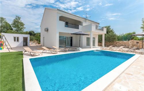 4 Bedroom Awesome Home In Radasinovci