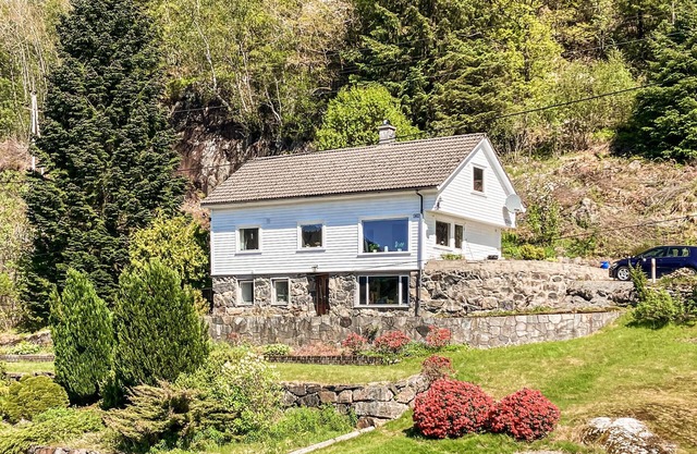 4 bedroom awesome home in Nedre Vats