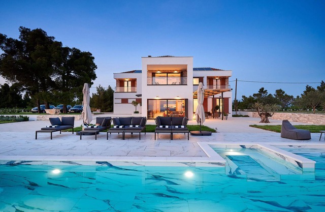 4 bedroom awesome home in Dubravice
