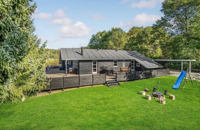 4 bedroom awesome home in Ebeltoft