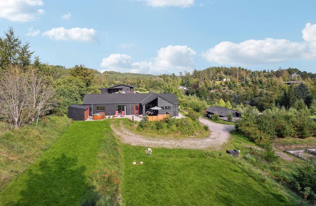 4 bedroom awesome home in Ebeltoft