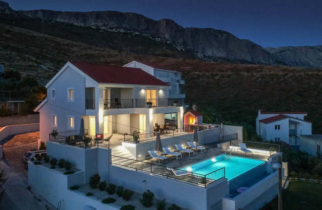 4 bedroom awesome home in Kucine