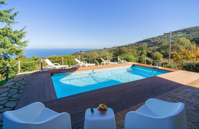 4 bedroom awesome home in Caronia