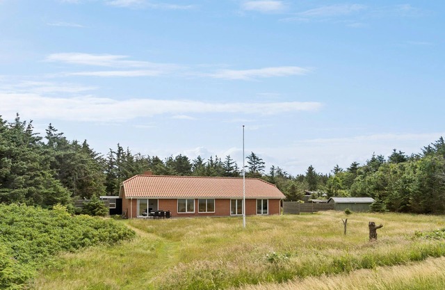 4 bedroom beach front home in Thyholm