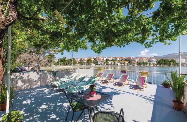 4 bedroom beach front home in Stobrec