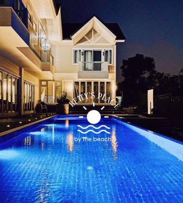 4 Bedroom Beachfront House with Private Pool in Batangas
