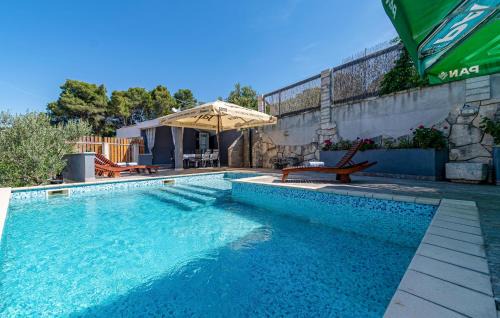 4 Bedroom Beautiful Apartment In Korcula