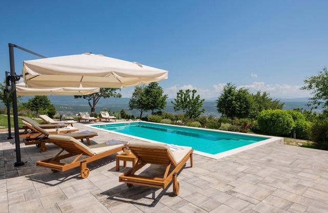 4 bedroom beautiful home in Lokvicici