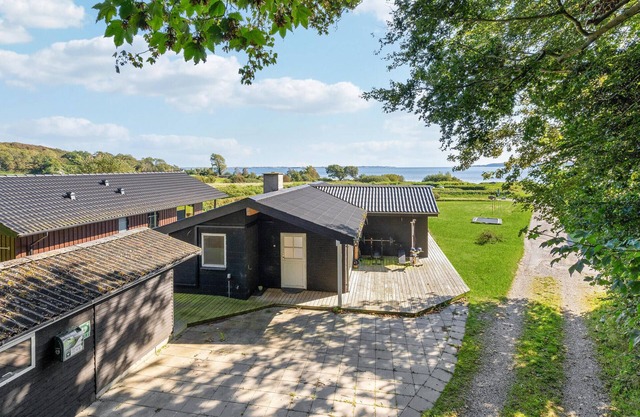4 bedroom beautiful home in Haarby