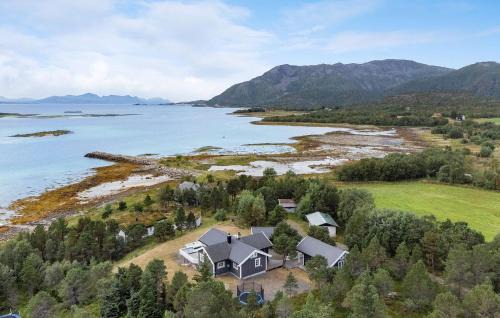 4 Bedroom Beautiful Home In Lødingen