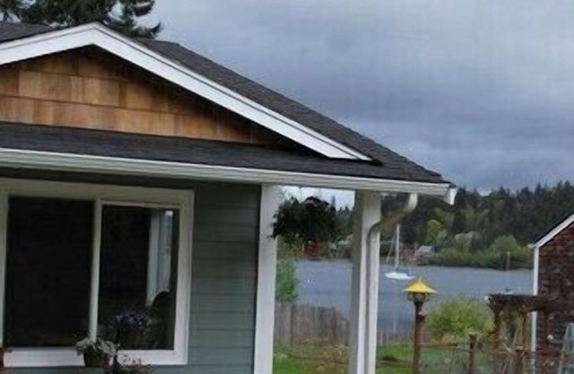 4 bedroom beautiful waterfront property on Liberty Bay