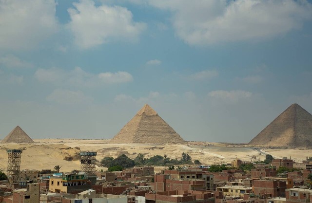 4-bedroom bed & breakfast in fabulous Giza with AC, WiFi