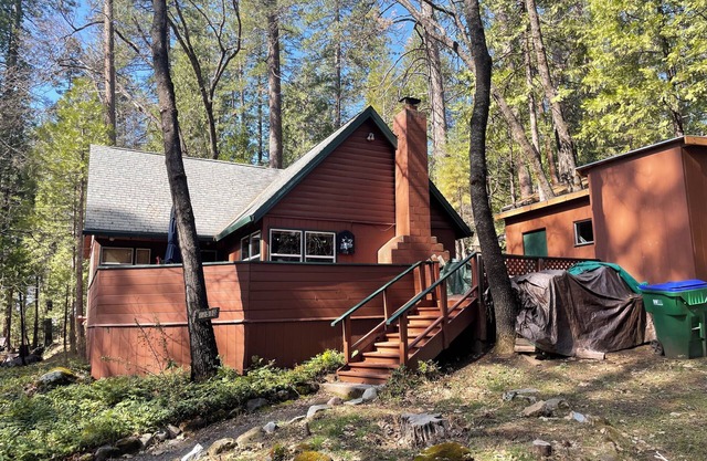 4-bedroom cabin in charming Twain Harte with WiFi, great for friends and family