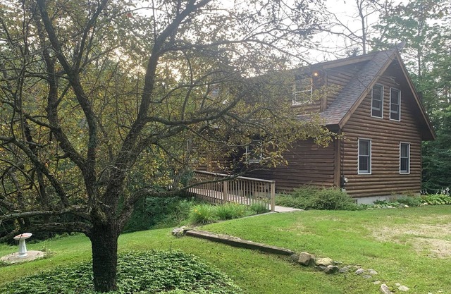 4-bedroom cabin near skiing in charming Peru