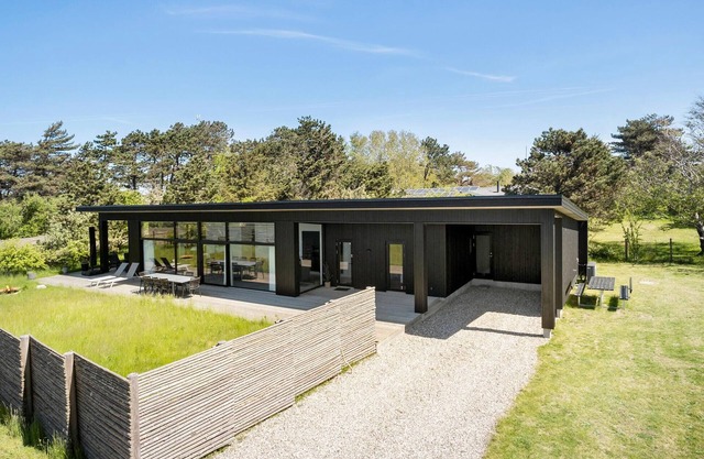 4 bedroom cozy home in Sjællands Odde