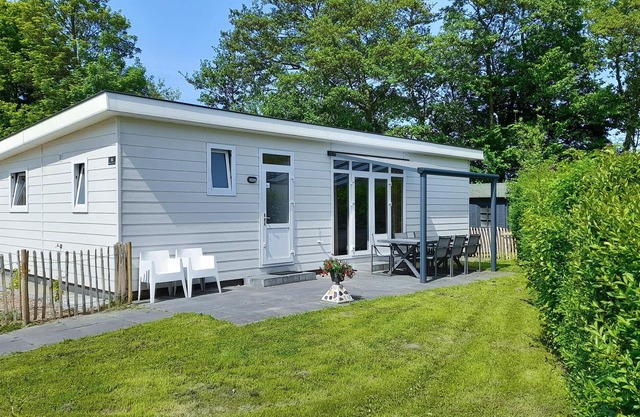 4 bedroom cozy home in Heinkenszand
