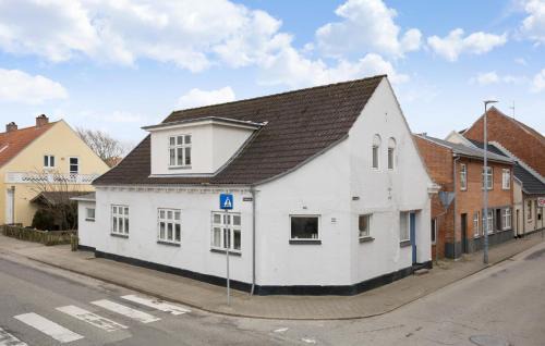 4 Bedroom Cozy Home In Løgstør