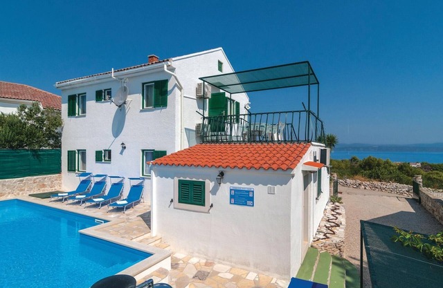 4 bedroom cozy home in Rogac