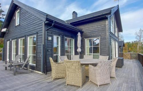 4 Bedroom Cozy Home In Skollenborg