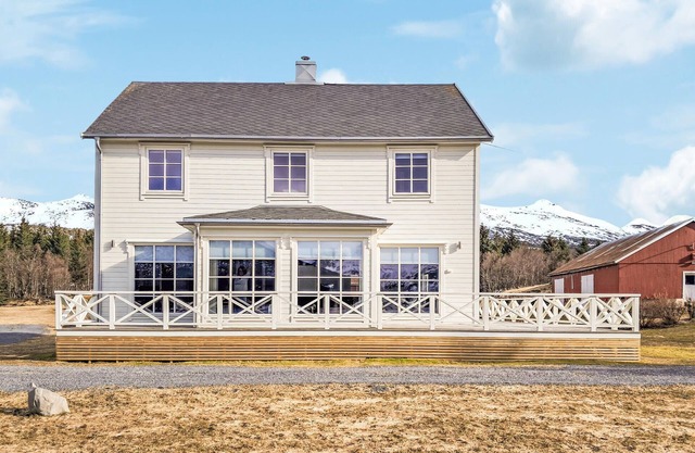 4 bedroom cozy home in Hol i Tjeldsund
