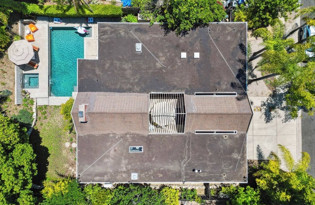 4 bedroom Eichler Estate with AC, WiFi, Pool, Spa, and Piano
