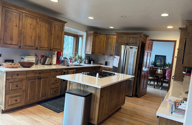 4-bedroom family home in charming Sun Valley close to Baldy and trails!