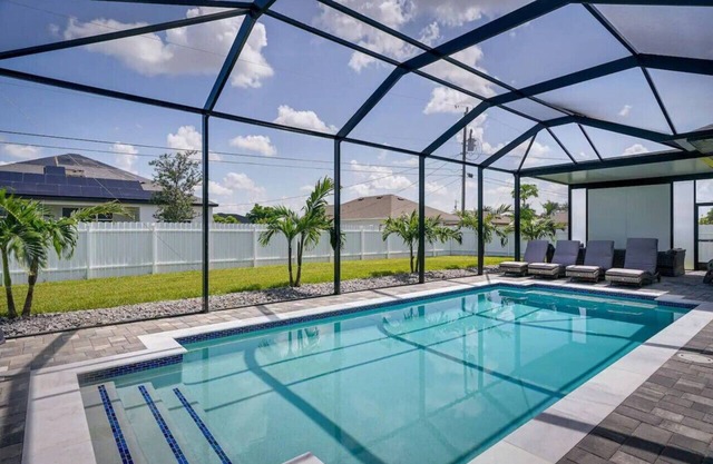 4 bedroom/Fenced yard/Pool/Tvs in all rooms
