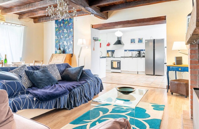 4 bedroom accommodation in La Bourtiere à Le Bus.