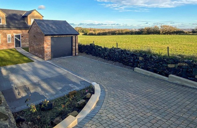 4 bedroom accommodation in Springwell, near Gateshead
