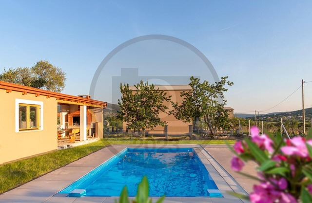 4 bedroom gorgeous home in Gornji Muc