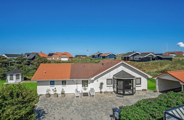 4 bedroom gorgeous home in Blokhus