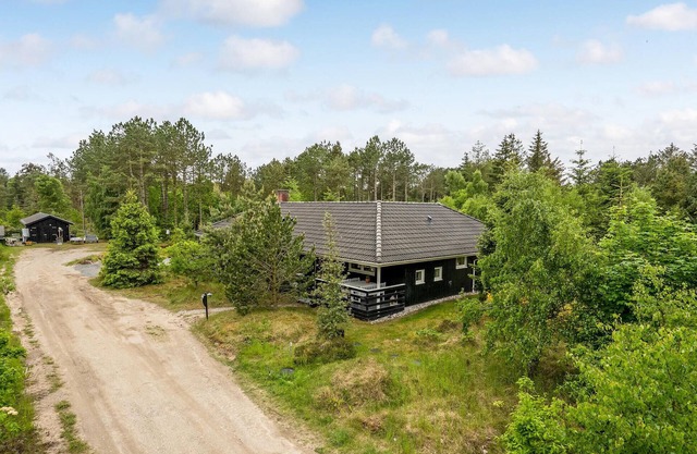 4 bedroom gorgeous home in Grenaa
