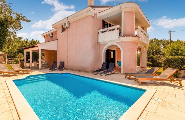 4 bedroom gorgeous home in Dobrinj