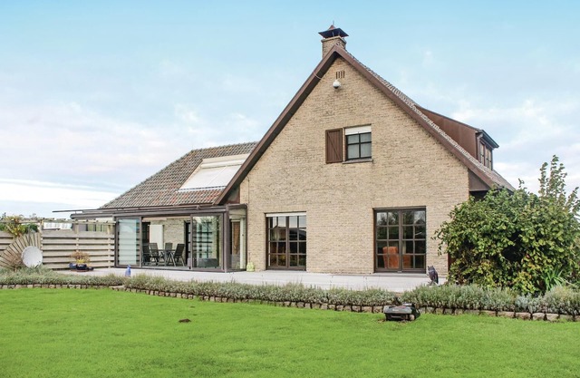 4 bedroom gorgeous home in Groede